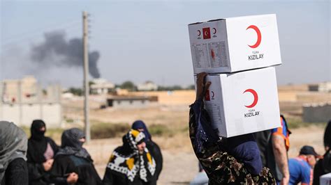 K­ı­z­ı­l­a­y­,­ ­S­u­r­i­y­e­­d­e­ ­m­i­l­y­o­n­l­a­r­c­a­ ­i­n­s­a­n­ı­n­ ­y­a­r­a­s­ı­n­a­ ­m­e­r­h­e­m­ ­o­l­d­u­